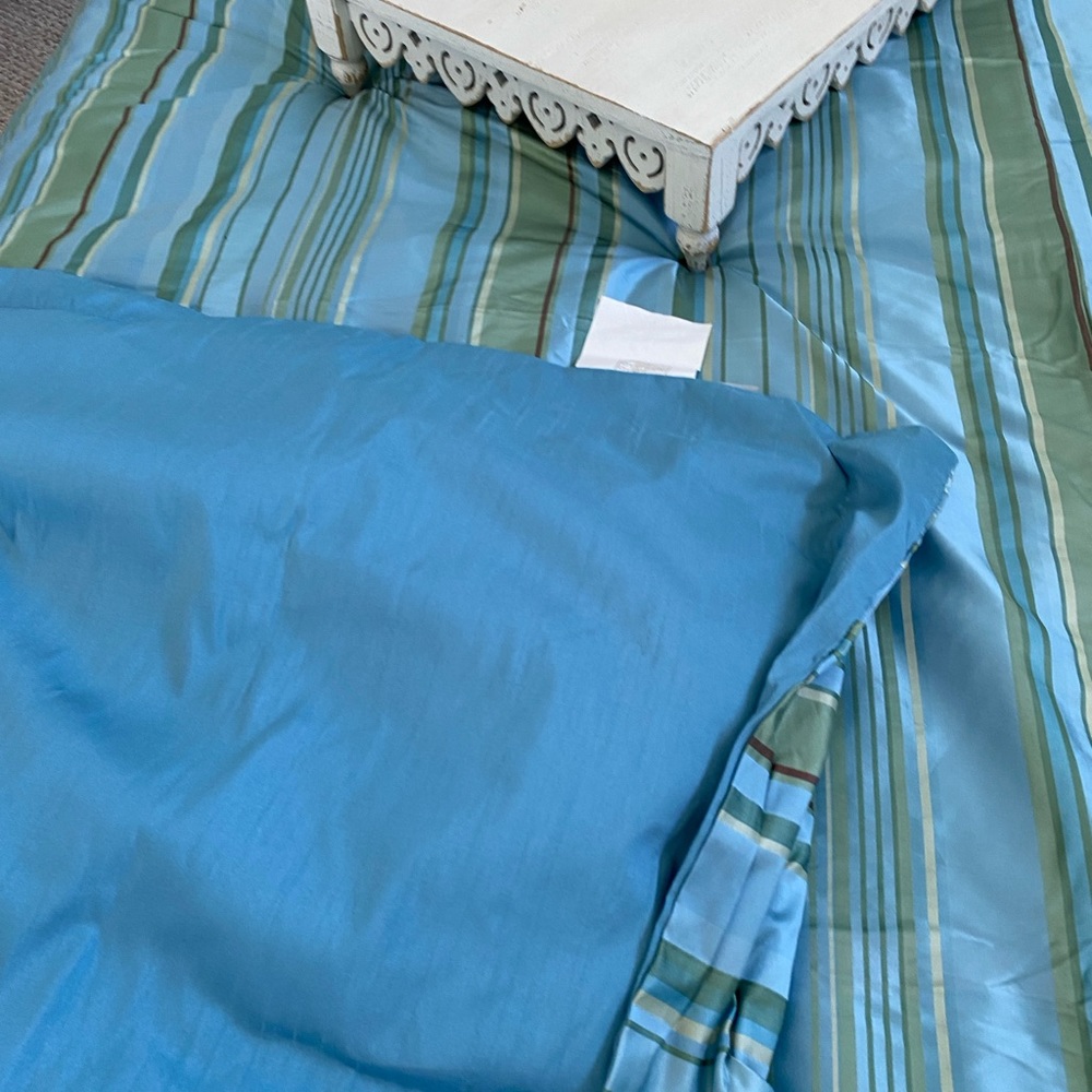 Full Queen Duvet and Shams Sandy Wilson. Used on guest bed only!! - Picture 3 of 14